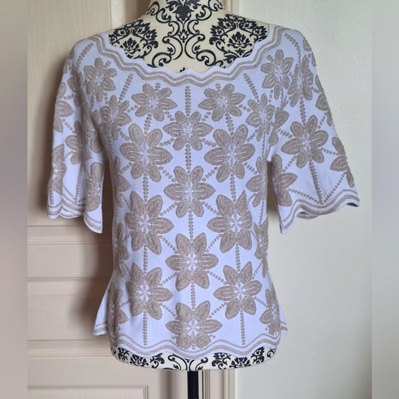 Tops - D.EXTERIOR white and beige floral top size S